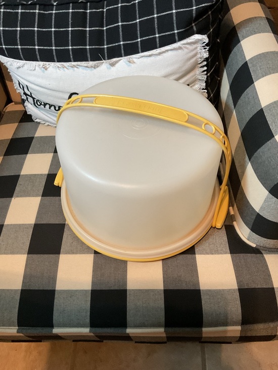 Other - Vintage Tupperware Cake Carrier/Container Handle and Yellow Base